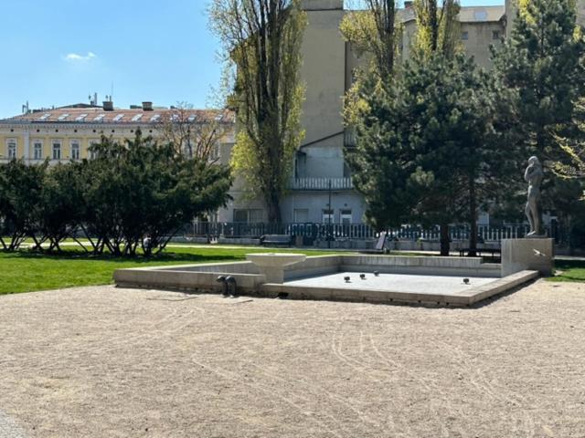 Sunny House One Apartment Bratislava Luaran gambar